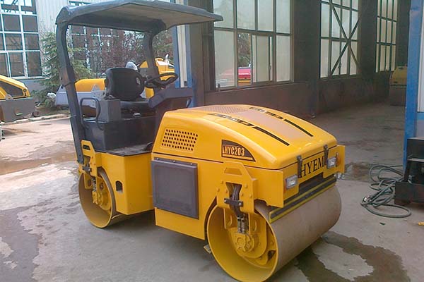 3噸<a target='_blank'>壓路機(jī)</a>價(jià)格 3噸<a target='_blank'>壓路機(jī)</a>價(jià)格